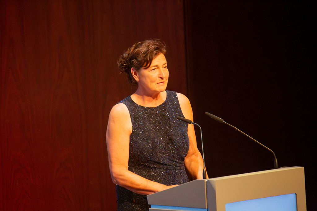 Rosengarten Mannheim: Award-Night 2024 / Sport Award Rhein-Neckar. Bild: Birgit Fischer, deutsche Kanutin und mehrfache Olympiasiegerin | Rosengarten Mannheim: Award-Night 2024 / Sport Award Rhein-Neckar. Bild: Birgit Fischer, deutsche Kanutin und mehrfache Olympiasiegerin - Realisiert mit Pictrs.com