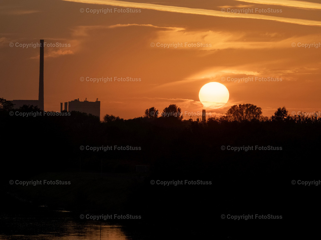 Sonnenuntergang in Hamm | Sonnenuntergang am Kanal in Hamm Westfalen - Realisiert mit Pictrs.com