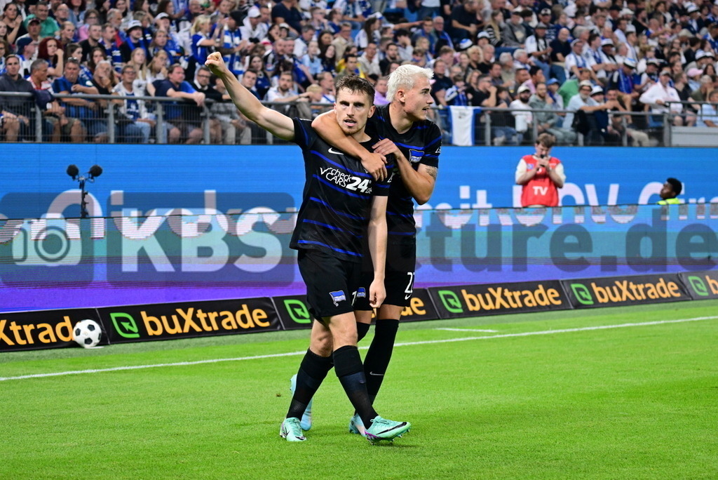 KBS Picture_HSV-HerthaBSC_014 | Hertha BSC Torjubel zum 1:1 Torschuetze ist Kenny Jonjoe (Hertha BSC) hier mit Winkler Marten (Hertha BSC) ,Sportplatz :  Volksparkstadion, - Realisiert mit Pictrs.com