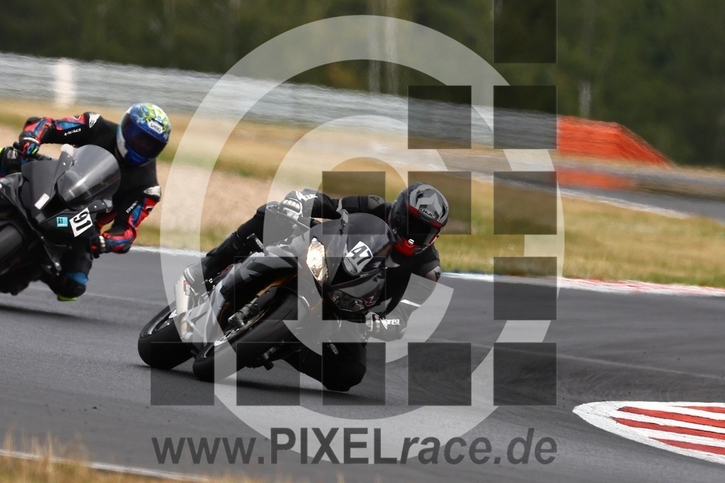 0047-20240726_01310 | Schöne Erinnerungen an spannende Momente - das festzuhalten ist unser Job. PIXELrace.de ist seit 2003 auf den Rennstrecken Europas unterwegs um die Action draußen beim Fahren und die wunderbare Stimmung imm Fahrerlager für euch einzufangen.