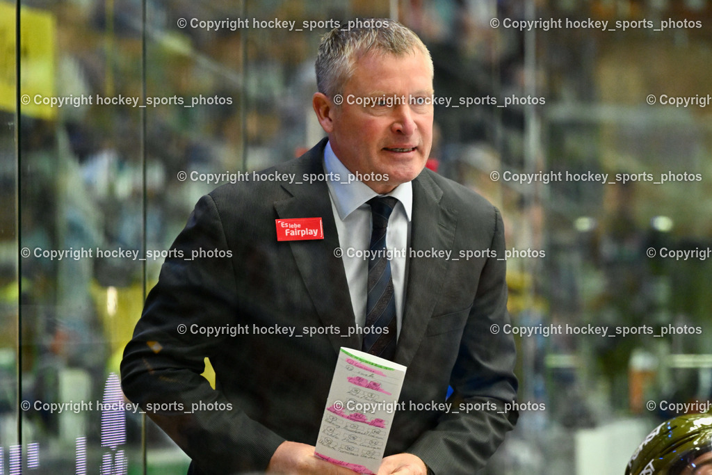 EC IDM Wärmepumpen VSV vs. HC Bozen 19.9.2023 | Headcoach HC Bozen SUNDBLAD NIKLAS, win2day icehockeyleague, EC IDM Wärmepumpen - HC Bozen  am 19.09.2023 in Villach (Stadhalle Villach), Austria, (Photo by Bernd Stefan)
