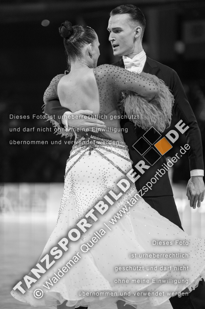 20251206-04622 | Hier finden Sie Tanz Bilder vom Latein und Standard Formationen tanzen. Sportbilder vom Tanzsport. Schöne Fotos und von Weltmeisterschaft, Europameisterschaft, Bundesliga, Regionalliga, Oberliga und Landesliga sowie von GOC Stuttgart, DanceComp, WM Bremen