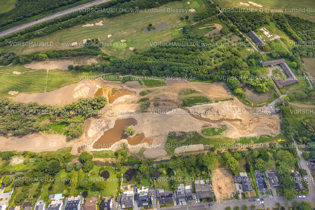 Duisburg250704315Sued | Luftbild, Brachfläche am Golfplatz Huckingen Südplatz, Haus Böckum mittelalterlicher Adelssitz, Huckingen, Duisburg, Ruhrgebiet, Nordrhein-Westfalen, Deutschland