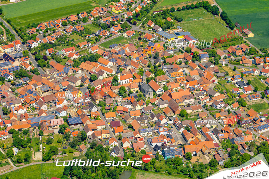 Die Luftaufnahme Hüttenheim - Willanzheim wurde 2022 vom Flugzeug aus (keine Drohne) erstellt. Hohe Auflösung -für große Poster und Wandbilder geeignet - Garantiert!