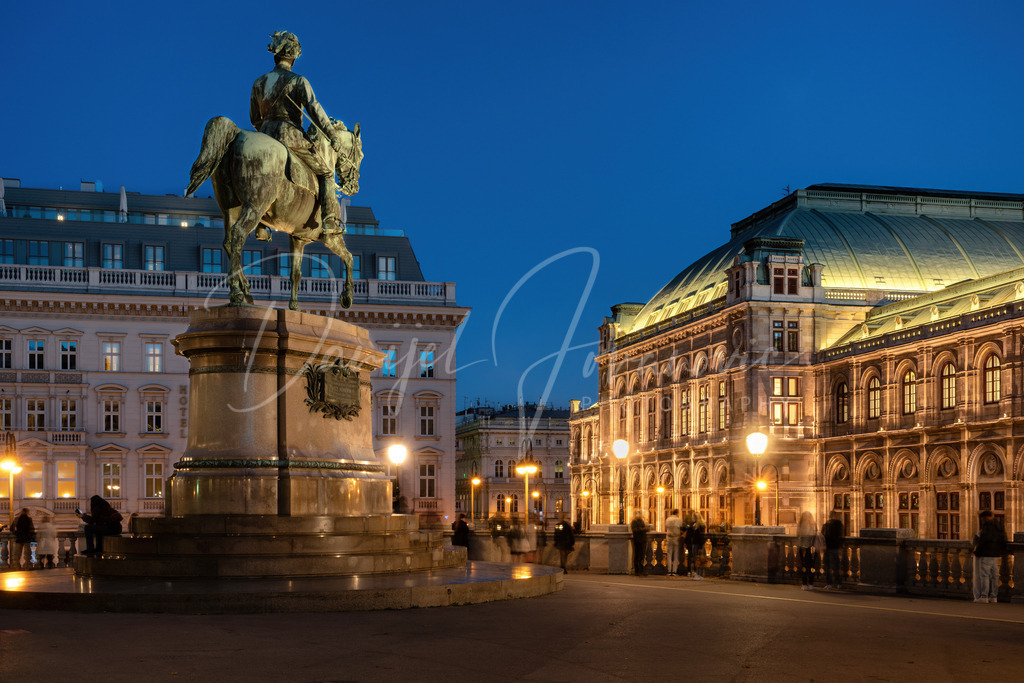Albertina | Albertina mit Kaiser-Franz-Josef-Denkmal und Blick auf die Wiener Oper