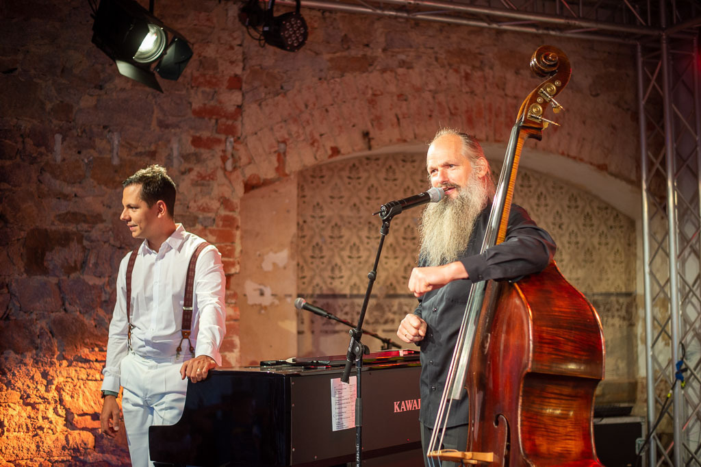 Summ Summ Salsa | Kinderkonzert Summ Summ Salsa mit Klazz Brothers & Cuba Percussion im Forte Belvedere Leisnig zum Festival Hallo Leisnig 2022. - Realisiert mit Pictrs.com