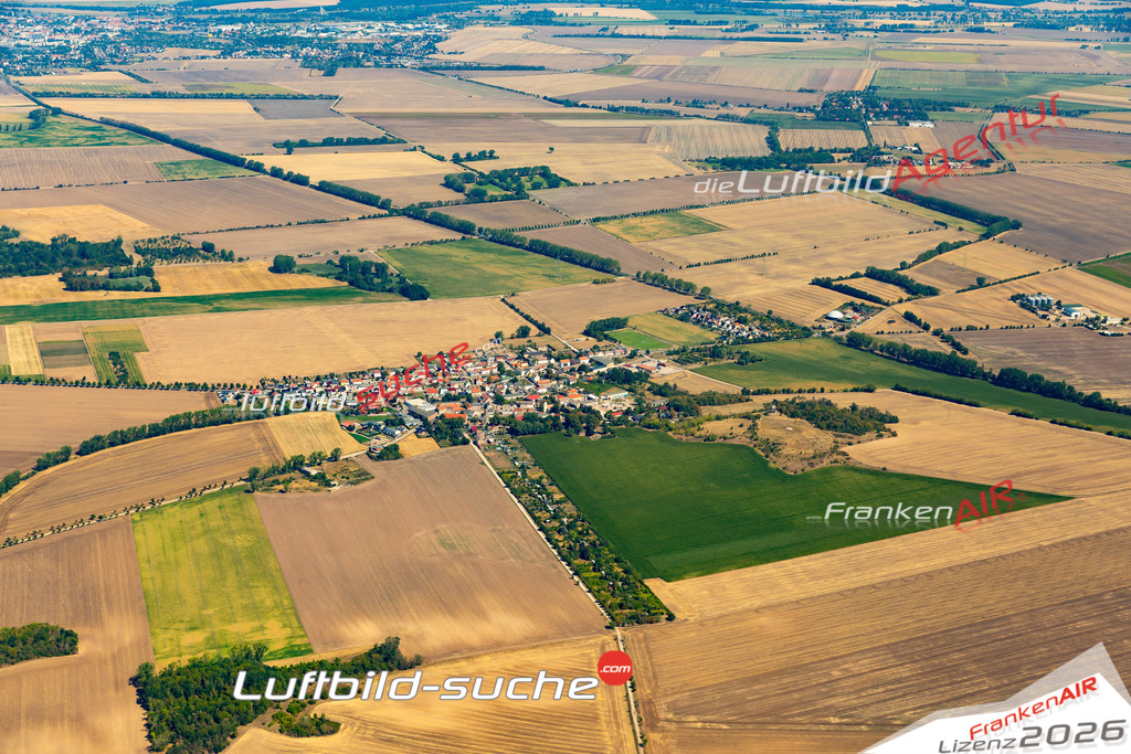Die Luftaufnahme Kleinmühlingen - Bördeland wurde 2022 vom Flugzeug aus (keine Drohne) erstellt. Hohe Auflösung -für große Poster und Wandbilder geeignet - Garantiert!