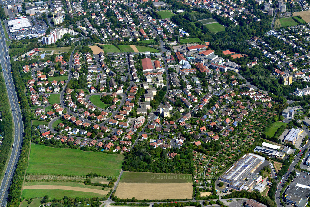 3650130 | LENGFELD 31.08.2016 Wohngebiet einer Einfamilienhaus- Siedlung am Rande von landwirtschaftlichen Feldern in Lengfeld im Bundesland Bayern, Deutschland // Single-family residential area of settlement on the edge of agricultural fields in Lengfeld in the state Bavaria, Germany Foto: Gerhard Launer