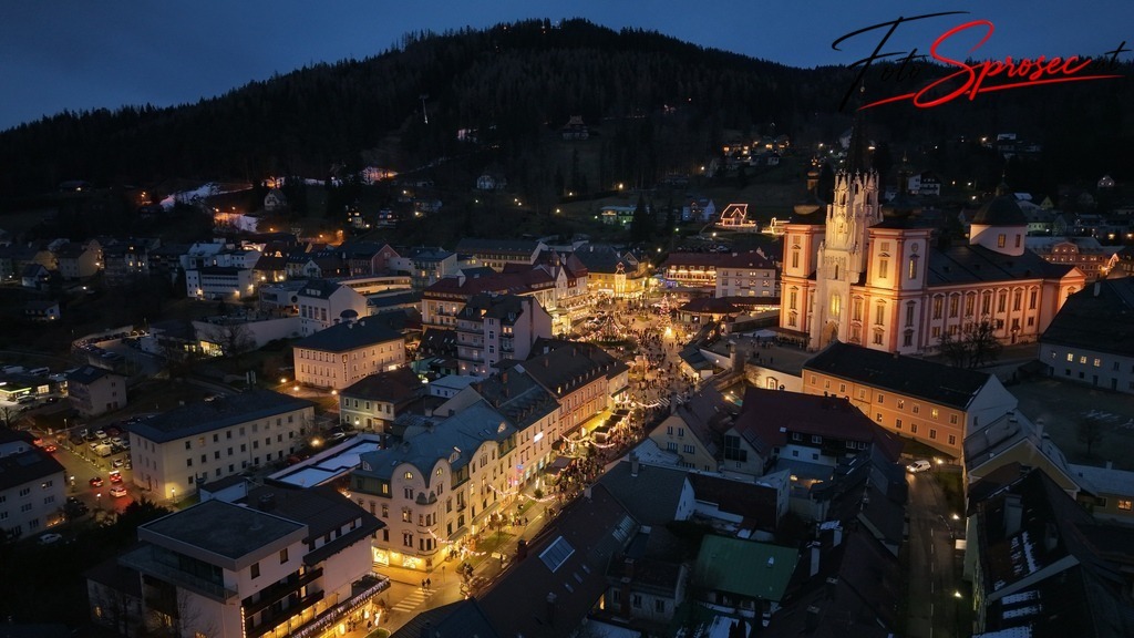 dji-basilika-advent (4) | Mit meiner Kamera halte ich besondere Augenblicke, faszinierende Landschaften und interessante Details fest. Dabei entstehen ganz unterschiedliche Aufnahmen – von stimmungsvollen Landschaftsfotografien und beeindruckenden Drohnenaufnahmen über Pressefotos - Realisiert mit Pictrs.com