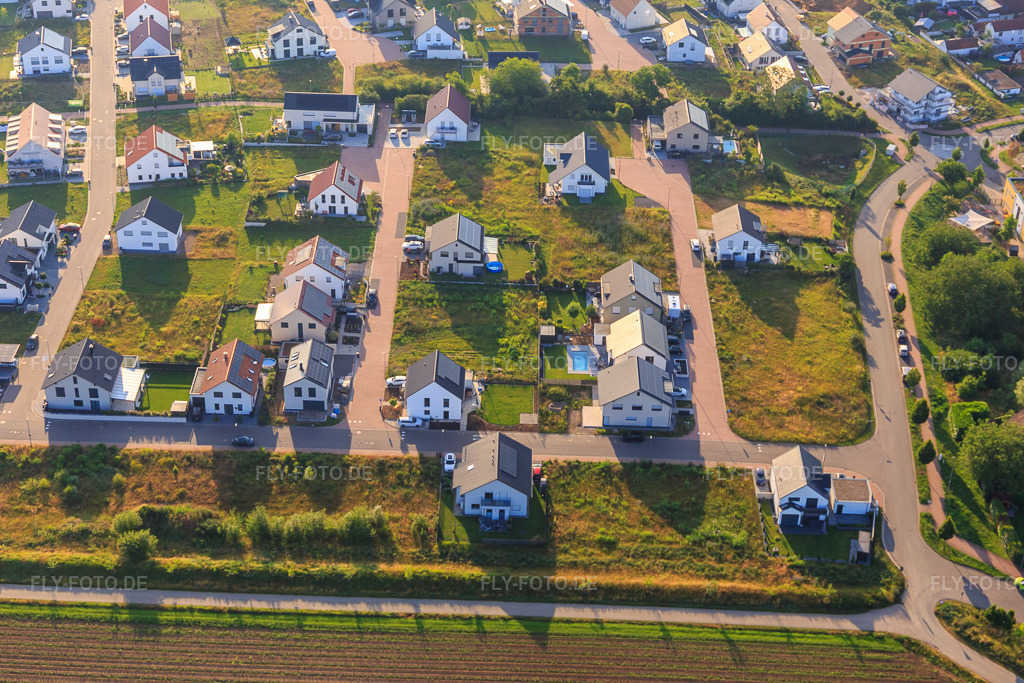 Luftbild: Neubaugebiet K2 in Kandel im Bundesland Rheinland-Pfalz in Deutschland. Foto: IMG_148376.jpg vom 17.06.2025 durch Werner Riehm/FLY-FOTO.de
