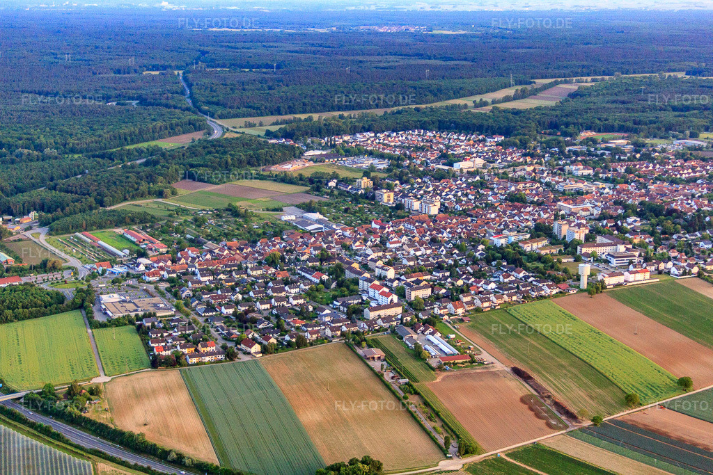 Luftbild: Stadtansicht aus Nordosten in Kandel im Bundesland Rheinland-Pfalz in Deutschland. Foto: IMG_66490.jpg vom 30.05.2014 durch Werner Riehm/FLY-FOTO.de