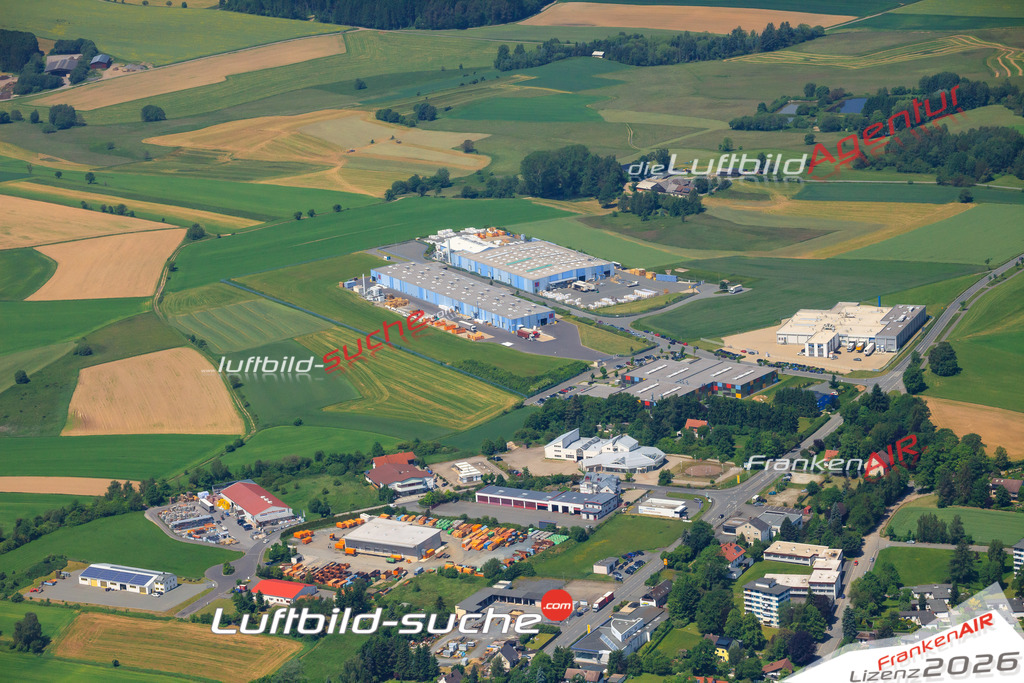 Die Luftaufnahme der Stadt Rehau wurde vom UL-Flugzeug heraus erstellt ( keine Drohne )- hohe Auflösung für beste Qualität
