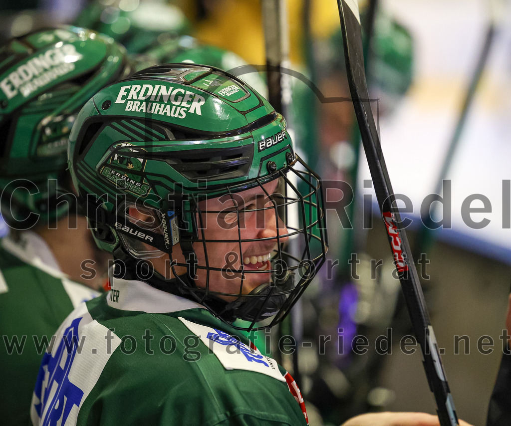 2024-01-26_075_TSV_Erding_gegen_HC_Landsberg | Erding, Deutschland, 26.01.2024:
Eishockey, Bayernliga Vorrunde 2023 / 2024, 28. Spieltag, TSV Erding gegen HC Landsberg, Endergebnis: 6:2

Erik Modlmayr (Erding Gladiators, #21)

Foto: Christian Riedel / fotografie-riedel.net