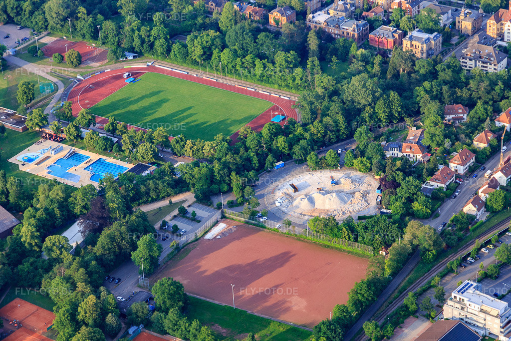 Luftbild: Nur noch Schutt von der ehemaligen Rundsporthalle am Jahnsportplatz in Landau in der Pfalz im Bundesland Rheinland-Pfalz in Deutschland. Foto: IMG_107429.jpg vom 25.05.2018 durch Werner Riehm/FLY-FOTO.de