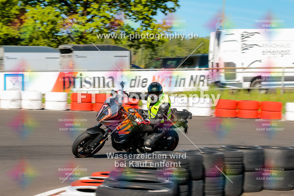 Moto-TeamOBK-21186 | Hier findet Ihr Bilder von Touristenfahrten auf der Nürburgring Nordschleife oder von anderen Veranstaltungen die ich besucht habe. Viel Spass beim Durch Schauen 