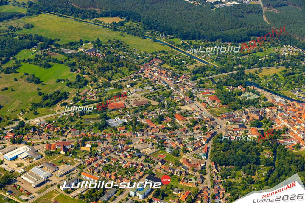 Berliner Straße Grabow Bild- Das Luftbild wurde 2025 vom UL-Flugzeug heraus erstellt ( keine Drohne bzw. Drohnenaufnahme ) - Hochauflösende Luftaufnahme -Nicht vergleichbar mit Google Maps oder Satelittenbilder- Die Geschenkidee !Mit Lizenz und Bildrechte bestellbar - CC
