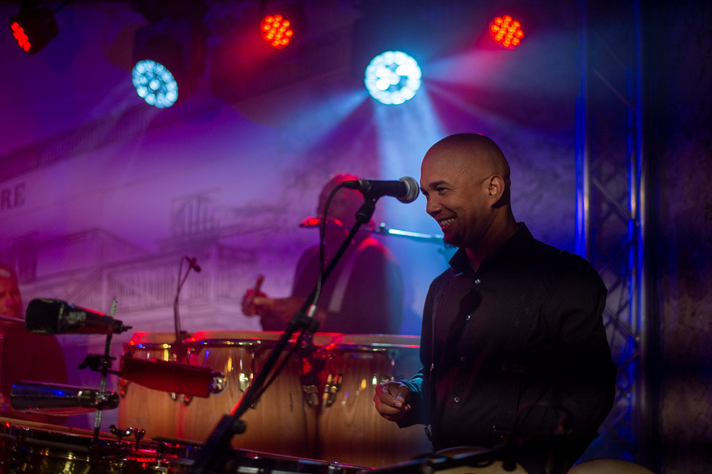 Tango meets Cuba | Tango meets Cuba mit den Klazz Brothers & Cuba Percussion im Forte Belvedere Leisnig zum Festival Hallo Leisnig 2022. - Realisiert mit Pictrs.com