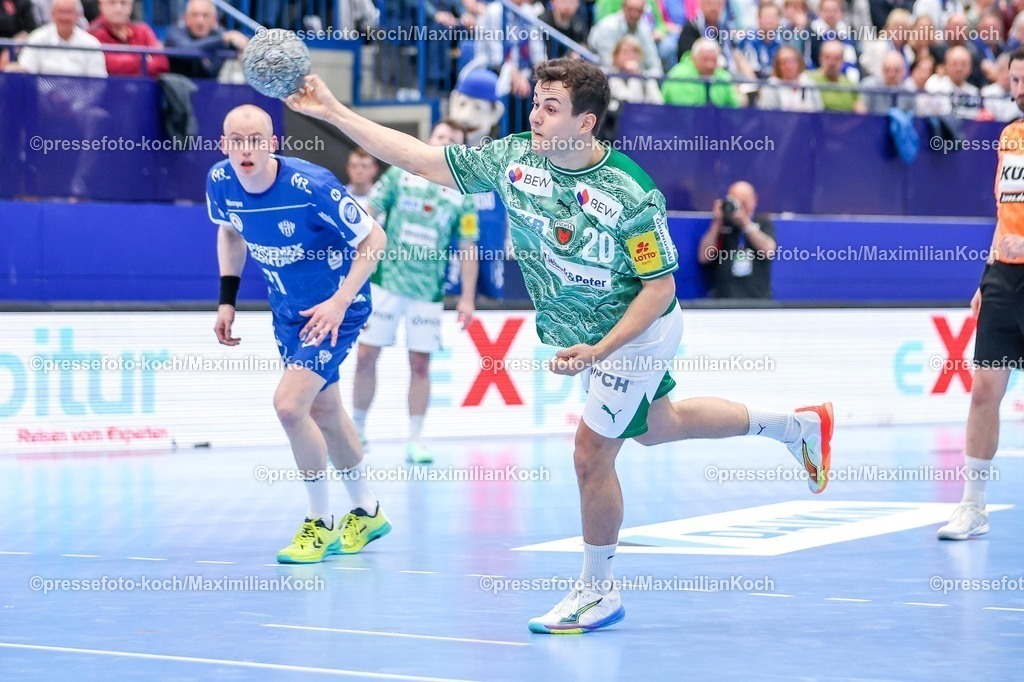 xkwix12042602055 | 2026.04.12, xkwix, Handball, HBL, TBV Lemgo Lippe -  Füchse Berlin, PHOENIX CONTACT arena, 28.Spieltag, Saison 2025 / 2026: Tim Freihöfer (Füchse Berlin #20) beim Freiwurf DFB regulations prohibit any use of photographs as image sequences and or quasi-video. Photo: xKamilxWilkowskixPressefotoKochx