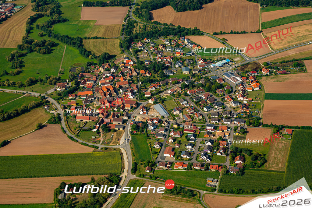 Das Luftbild zeigt : Herrnsdorf Frensdorf - Die Luftaufnahme wurde 2024 vom UL-Flugzeug aus erstellt ( keine Drohne ) - Hochauflösende Luftaufnahme - Für grossformatige Ausdrucke geeignet. Die Geschenkidee !Mit Lizenz und Bildrechte bestellbar