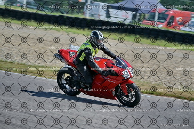 26BT02-1037 | markuskiefer.com - Realisiert mit Pictrs.com