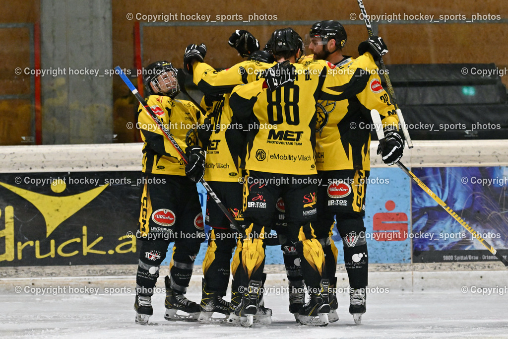 Z9B_1404.JPG | Jubel EC Hornets Spittal, #11 Kucher Florian EC Hornets Spittal, #90 Ogertschnig Joshua EC Hornets Spittal, #88 Zauchner Daniel EC Hornets Spittal, #38 Zorec Marco EC Hornets Spittal, EC Hornets Spittal vs. ESC Steindorf 23.2.2024, EC Hornets Spittal vs. ESC Steindorf 23.2.2024 am 23.02.2024 in Spittal an der Drau (Eissportzentrum Spittal), Austria, (Photo by Bernd Stefan)