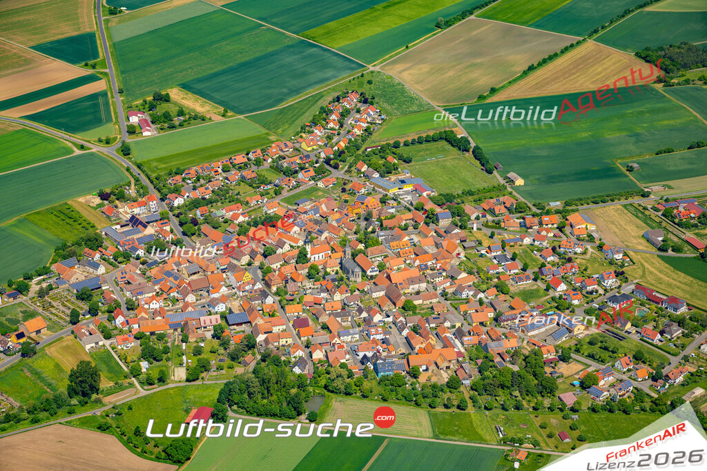Die Luftaufnahme Hüttenheim - Willanzheim wurde 2022 vom Flugzeug aus (keine Drohne) erstellt. Hohe Auflösung -für große Poster und Wandbilder geeignet - Garantiert!