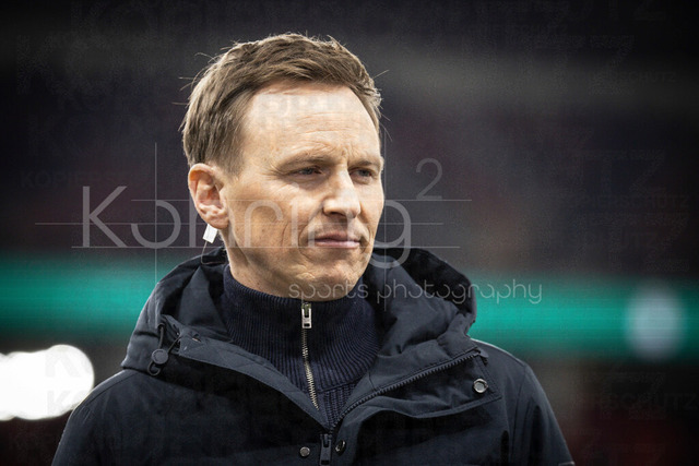 Bayer 04 Leverkusen vs. FC St. Pauli, 03.02.2026 | LEVERKUSEN, GERMANY - FEBRUARY 3:  ZDF Reporter Jochen Breyer before the DFB Cup quarter-final match Bayer 04 Leverkusen vs. FC St. Pauli at BayArena on February 3, 2026 in Leverkusen, Germany. (Photo by Axel Kohring/Beautiful Sports Int.)DFL REGULATIONS PROHIBIT ANY USE OF PHOTOGRAPHS AS IMAGE SEQUENCES AND/OR QUASI-VIDEO.