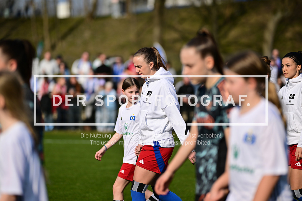 Fußball I Frauen I Saison 2024-2025 I 2. Bundesliga I 17. Spieltag I Hamburger SV - FC Bayern München II I 20237 | Der Sportfotograf. - Realisiert mit Pictrs.com