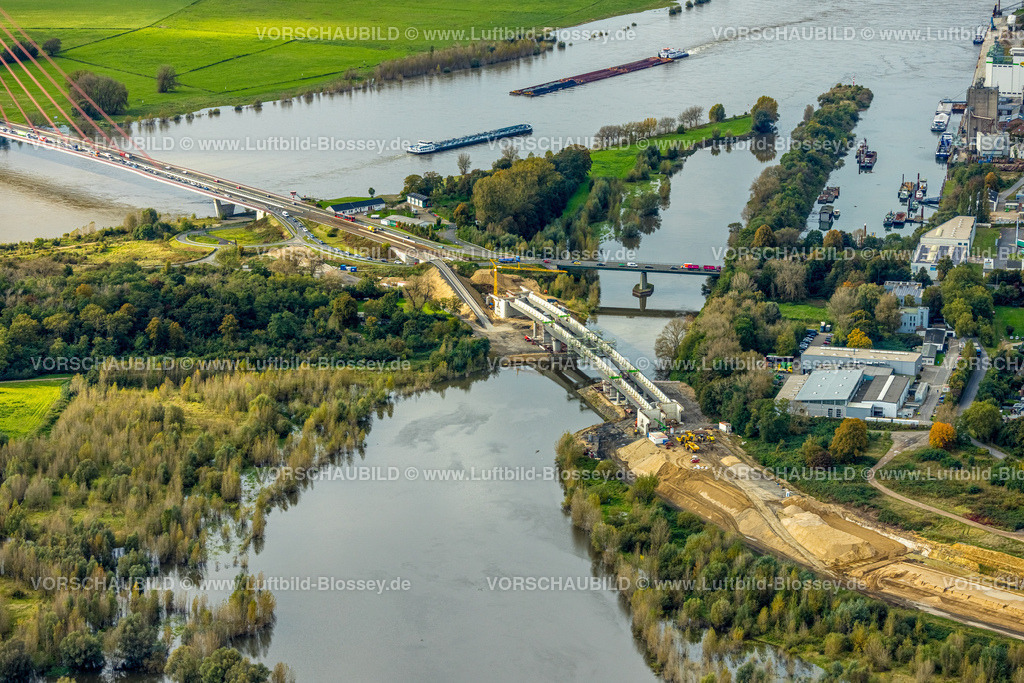 Wesel241009894 | Luftbild, Lippemündungsraum mit Baustelle am Teil der Bundesstraße B58n Südumgehung, Ergänzungsbau an der Niederrheinbrücke Wesel, Binnenschifffahrt, Wesel, Niederrhein, Nordrhein-Westfalen, Deutschland