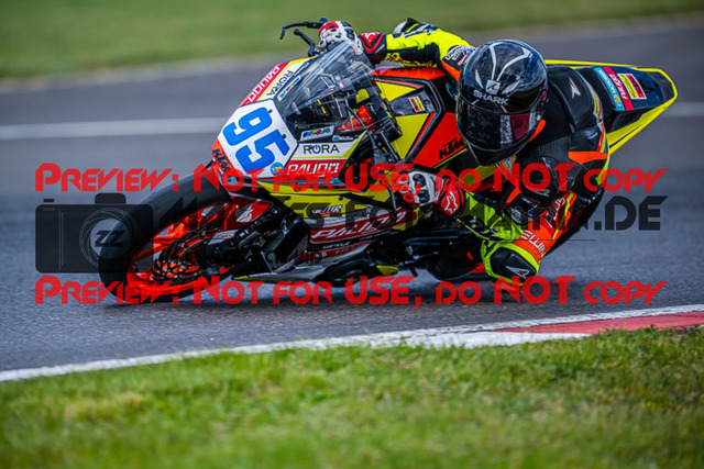 MaZZes_FotoMatrix_220506_92646 | Fotograf Mathias Schmid
Sportfotograf,
Eventfotograf,
Hochzeitsfotograf,
Portraitfotograf