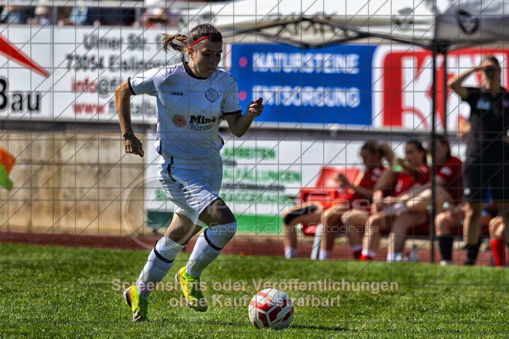 20260906_120639_0109-Bearbeitet_(c)_by_PhotoPeet | #,1.FC Donzdorf (weiß) vs. 1.FC Heidenheim 1846 (rot), Fußball, Frauen-Verbandspokal Gruppe 2, 2. Runde, Saison 2026/2027, Rasenplatz Lautertal Stadion, Süßener Straße 16, 73072 Donzdorf, 06.09.2026 - 11:00 Uhr,Foto: PhotoPeet / Sport- &amp; Eventfotografie / Peter Harich