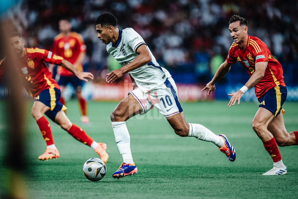 Fußball | Herren | UEFA-Fußball-Europameisterschaft 2024 | Finale | Spanien vs. England | 14.07.2024 | Jude Bellingham (#10, England) mit dem Ball