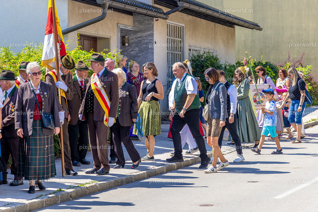 Fronleichnamsprozession mit Pfarrfest | Bildershop von pixelworld.at - Realisiert mit Pictrs.com