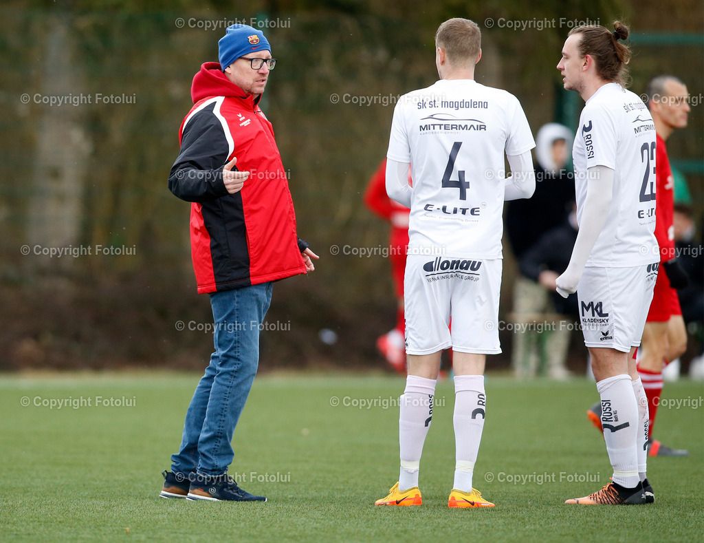 A_LUI_25022023_56 | SPORT,FUSSBALL,LL.OST ASKOE OEDT 1B-ST.AMGDALENA 25.02.2023IM BILD: TRAINER HARALD KONDERT,MAXIMILLIAN EGGER UND MARKO CULJAK (ALLE ST.MAGDALENA) FOTO:FOTOLUI