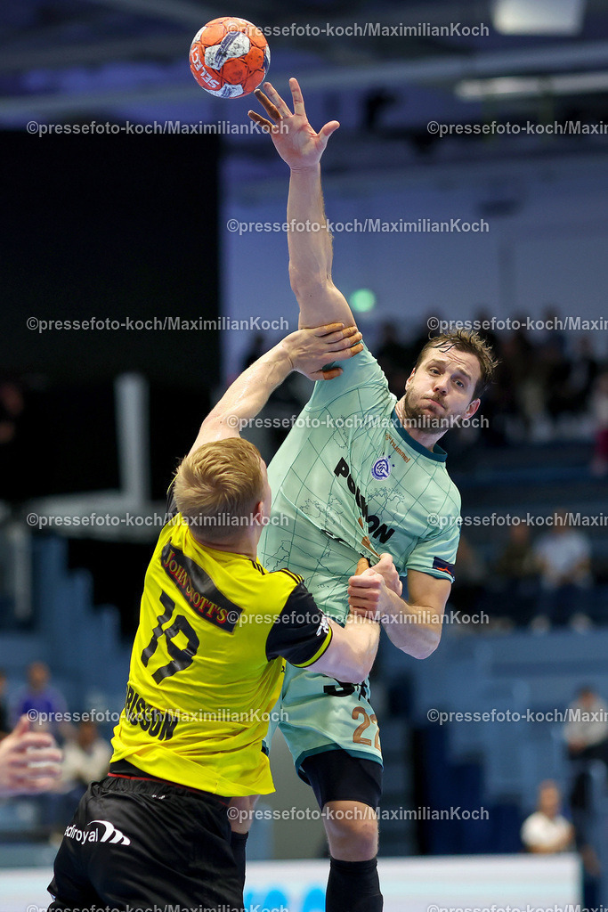 Gum08102401041 | 08.10.2024, Handball, European League, VfL Gummersbach - IK Sävehof, Schwalbe-Arena: Kentin Mahe (GUM #22) gegen  Tryggvi Porisson (IK Sävehof #19)