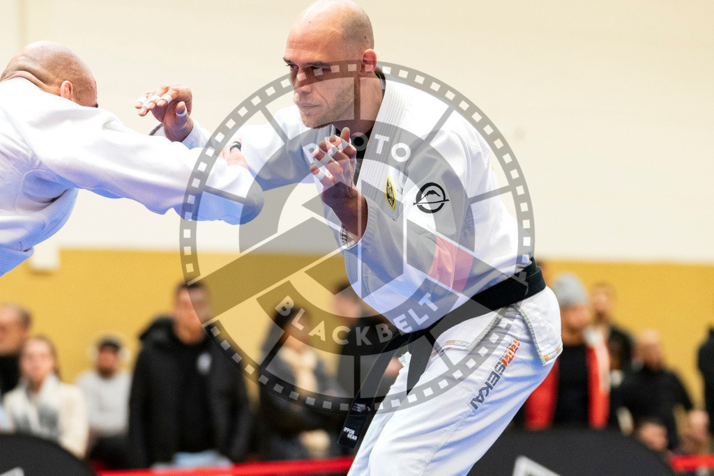 20231118PBB10574 | Fighters compete during the AJP Tour 600 Frankfurt Championship in Frankfurt/Main, Germany, on November 18, 2023.