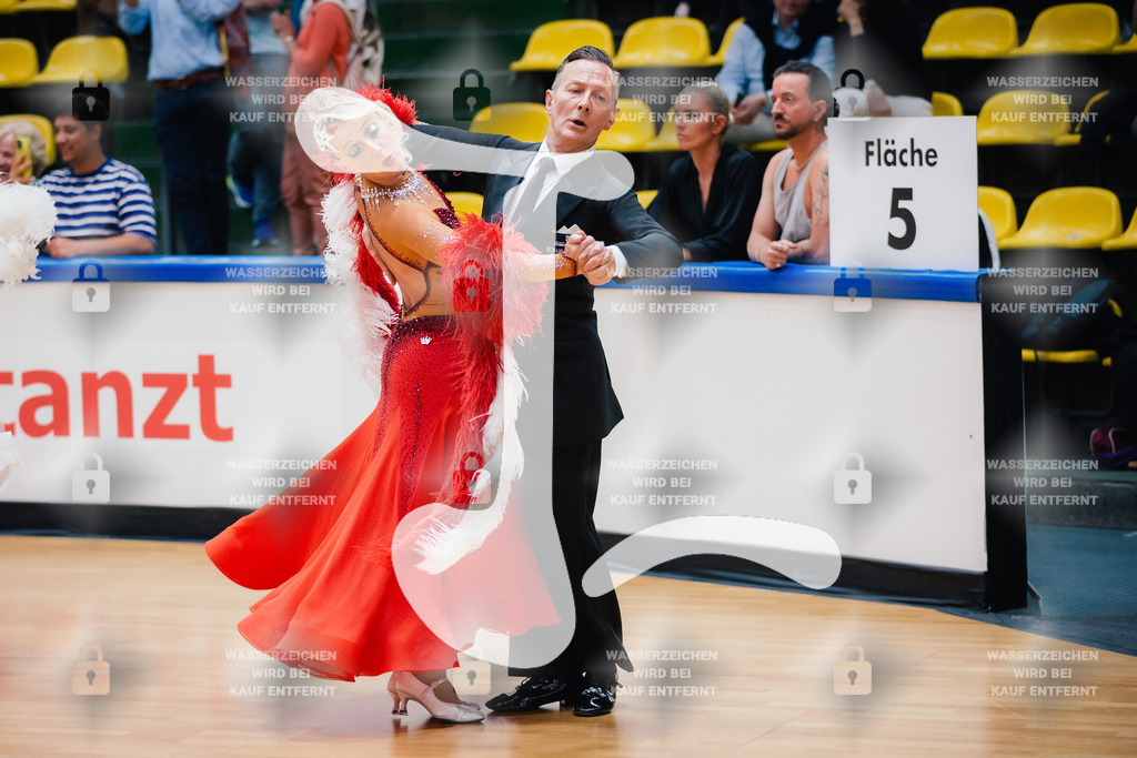 Hessen Tanzt WDSF Open Senior III Standard 3rd (206) Ingo Bauer _ Sandra Fürsattel (TSC Rot-Gold-Casino Nürnberg)-2025-05-17-9865 | Webshop for digital downloads and prints of dance sport, event & show photographer Julian Link - Realisiert mit Pictrs.com