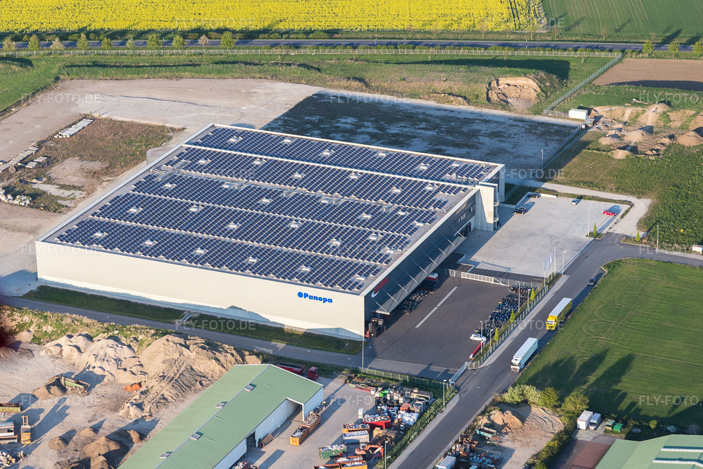 Luftbild: Lagerhallen und Speditionsgebäude der Imperial Industrial Logistics GmbH in Stockstadt am Rhein im Bundesland Hessen in Deutschland. Foto: IMG_077679.jpg vom 23.04.2015 durch Werner Riehm/FLY-FOTO.de