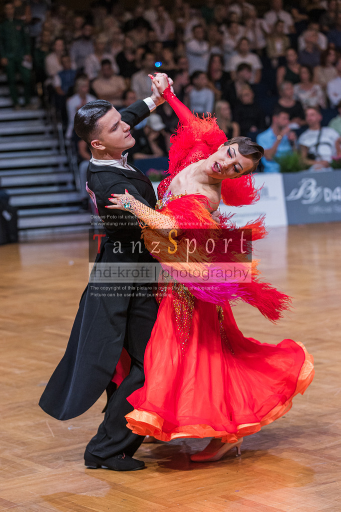 20250819_WDSF-Open-Std-Youth_1217 | Tanzsportbilder, Standardtanz, Lateintanz, WDSF, DTV, LTVB, dancecomp, goc, hessen tanzt, blaues band der spree, walzer, tango, wiener walzer, slowfox, quickstepp, samba, rumba, cha-cha-cha, paso doble. jive, hd-kroft photography, turniertanzsport