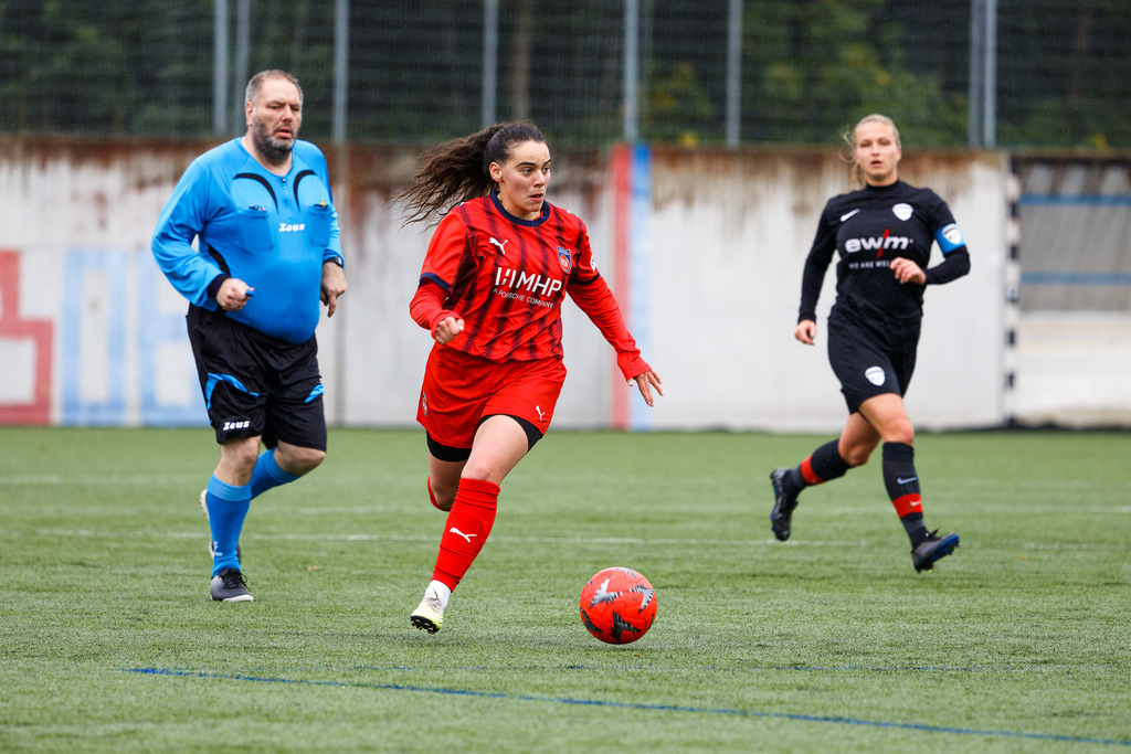 FCHHOH_251005_6652 | 1.FC Heidenheim 1846 II vs. SGM Hohenmemmingen/Sontheim, Fußball, Frauen, Bezirksliga, 2025/2026, 4. Spieltag, 05.10.2025 in Heidenheim, Kunstrasen b. Voith-Arena West(Foto: Michael Bulling) - Realisiert mit Pictrs.com