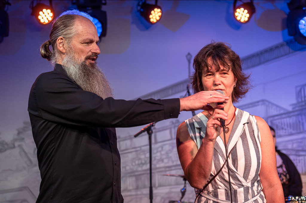 Karaoke mit Liveband | Karaoke mit Forster Family im Forte Belvedere Leisnig zum Festival Hallo Leisnig 2022. - Realisiert mit Pictrs.com