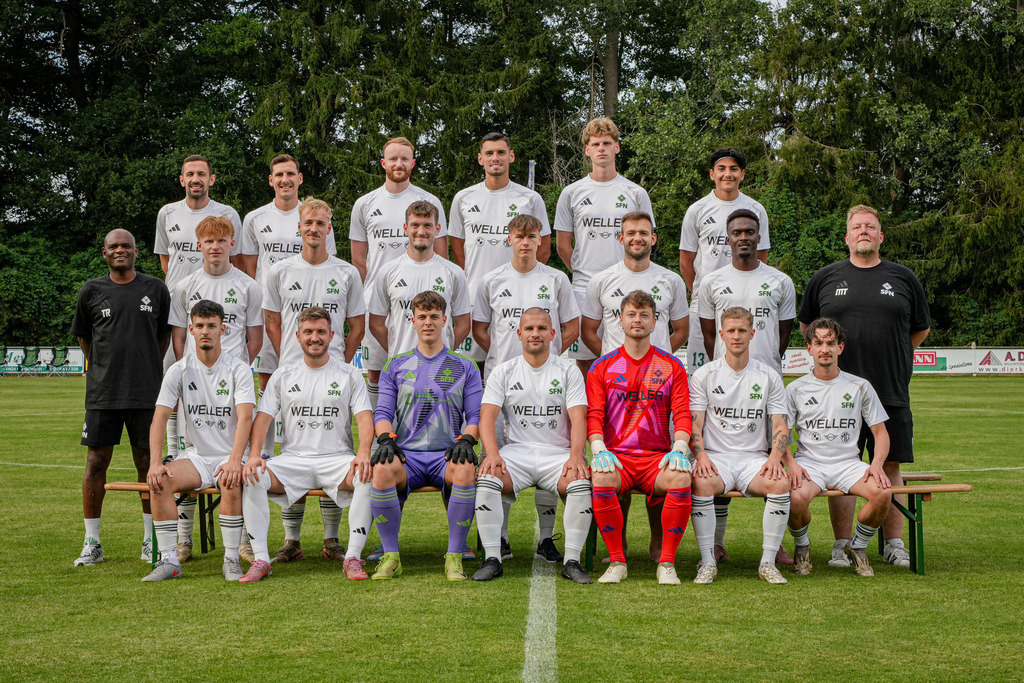 Fußball I Herren I Saison 2026-2027 I Mannschaftsfoto  I 03648 | jns.sportfotos - Realisiert mit Pictrs.com