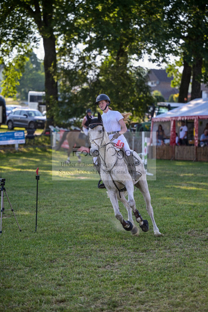 Reitturnier Voxtrup | Entdecke hochwertige Reitturnierfotos von Foto Oger. Professionell, emotional und authentisch – jetzt Lieblingsmomente im Shop bestellen.Deutschlandweite Turnierfotografie. - Realisiert mit Pictrs.com