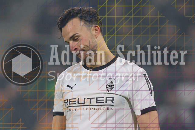 Borussia Mönchengladbach vs Karlsruher SC - DFB-Pokal 2. Runde | Mönchengladbach, Deutschland, 28.10.25:   Haris Tabakovic (Borussia Mönchengladbach) ist enttäuscht waehrend des Spiels der DFB-Pokal 2. Runde zwischen Borussia Mönchengladbach vs Karlsruher SC im Stadion im Borussia Park(Foto von Brauer-Fotoagentur / Adrian Schlueter)