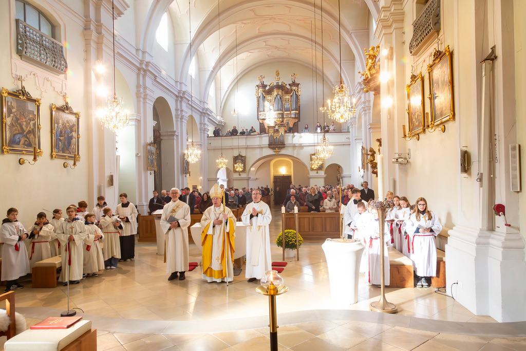 Festmesse-078 | Fotodoku der Festmesse anläßlich der Seligsprechung von Maria Theresia LEDOCHOWSKA 1975, zelebriert von Altbischof DDr. Klaus Küng und Pfarrer Mag. Zenon PAJAK in der Pfarrkirche Loosdorf. 