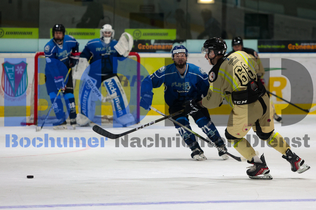 Benefiz-Eishockeyspiel der Polizei Bochum gegen die feuerwehr Duisburg {date} -  | {headline}



(Foto: Sebastian Sendlak / BOND)

 - Realisiert mit Pictrs.com