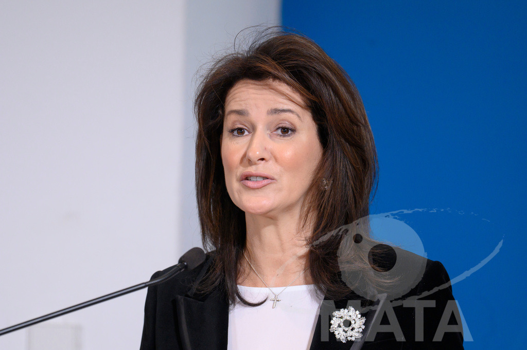 _DWI7922 | Bayerns Landwirtschaftsministerin Michaela Kaniber (CSU)  Pressekonferenz im Lokschuppen. Rosenheim, 02.12.2025 Bayern Deutschland - Realisiert mit Pictrs.com