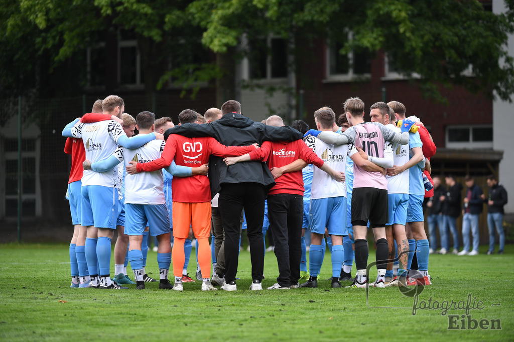BV Bockhorn-SG FriPe | Relegation zur Kreisliga; BV Bockhorn (weiß)-SG FriPe (rot) am 05.06.2025 in Oldenburg/Ofenerdiek (Lagerstraße), Photo: Philip Eiben 2025 - Realisiert mit Pictrs.com