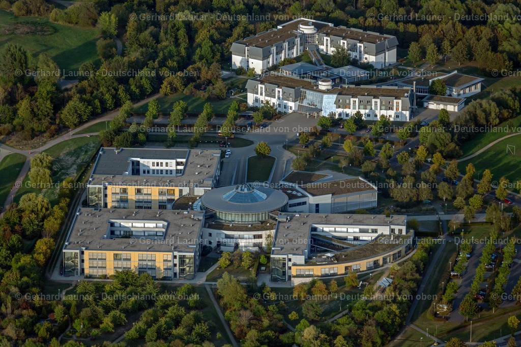 4040858 | LEIPZIG 14.09.2020 Klinikgelände des Krankenhauses " HELIOS Park-Klinikum Leipzig " an der Morawitzstraße im Ortsteil Probstheida in Leipzig im Bundesland Sachsen, Deutschland. // Hospital grounds of the Clinic " HELIOS Park-Klinikum Leipzig " on Morawitzstrasse in the district Probstheida in Leipzig in the state Saxony, Germany. Foto: Gerhard Launer