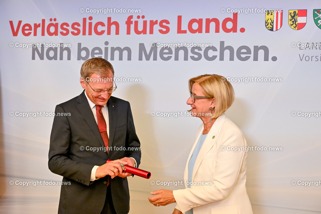 Pressekonferenz Land Ooe_ Oberoesterreich uebernimmt den Vorsitz in der Landeshauptleute-Konferenz_ 03.07.2024-64 | 03.07.2024, Linz, AUT, Pressekonferenz Land Ooe, Oberoesterreich uebernimmt den Vorsitz in der Landeshauptleute-Konferenz, im Bild Thomas Stelzer (VP, Landeshauptmann Oberoesterreich), Johanna Mikl-Leitner (VP, Landeshauptfrau Niederoesterreich)